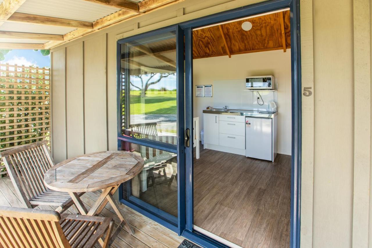 Camp Waipu Cove Hotel ภายนอก รูปภาพ