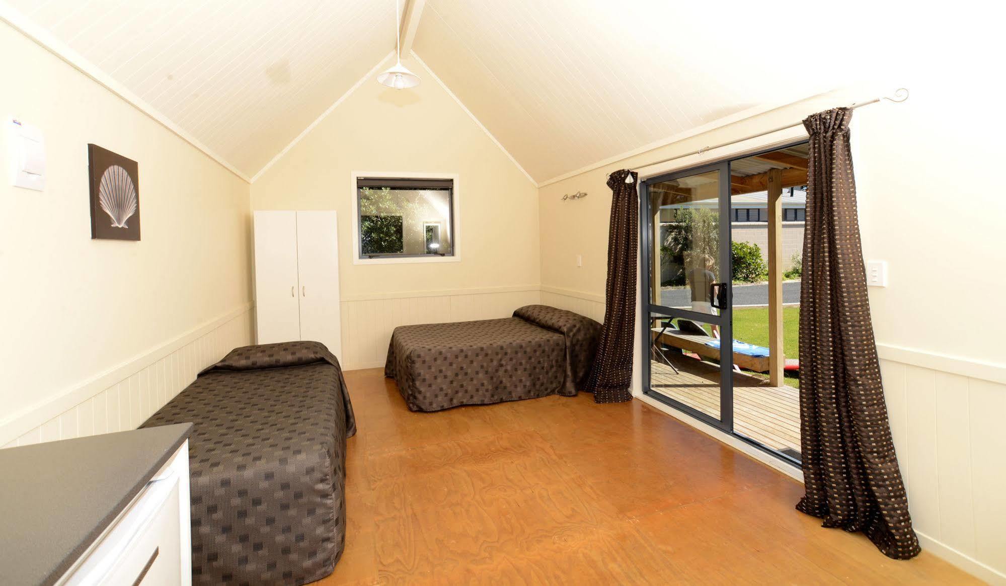 Camp Waipu Cove Hotel ภายนอก รูปภาพ